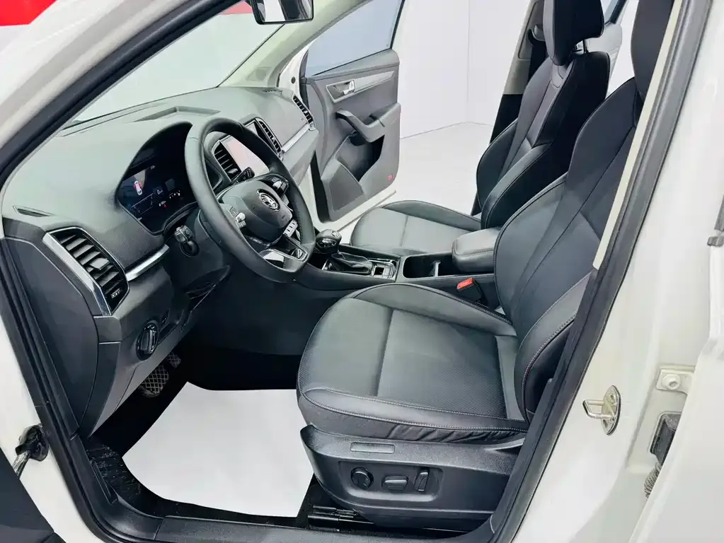 Skoda Karoq 2023 из CN, фото 2