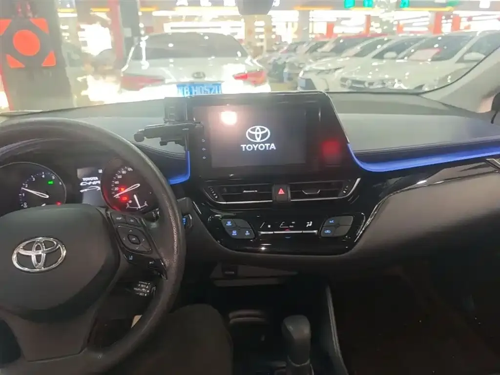 Toyota C-HR — фото 4