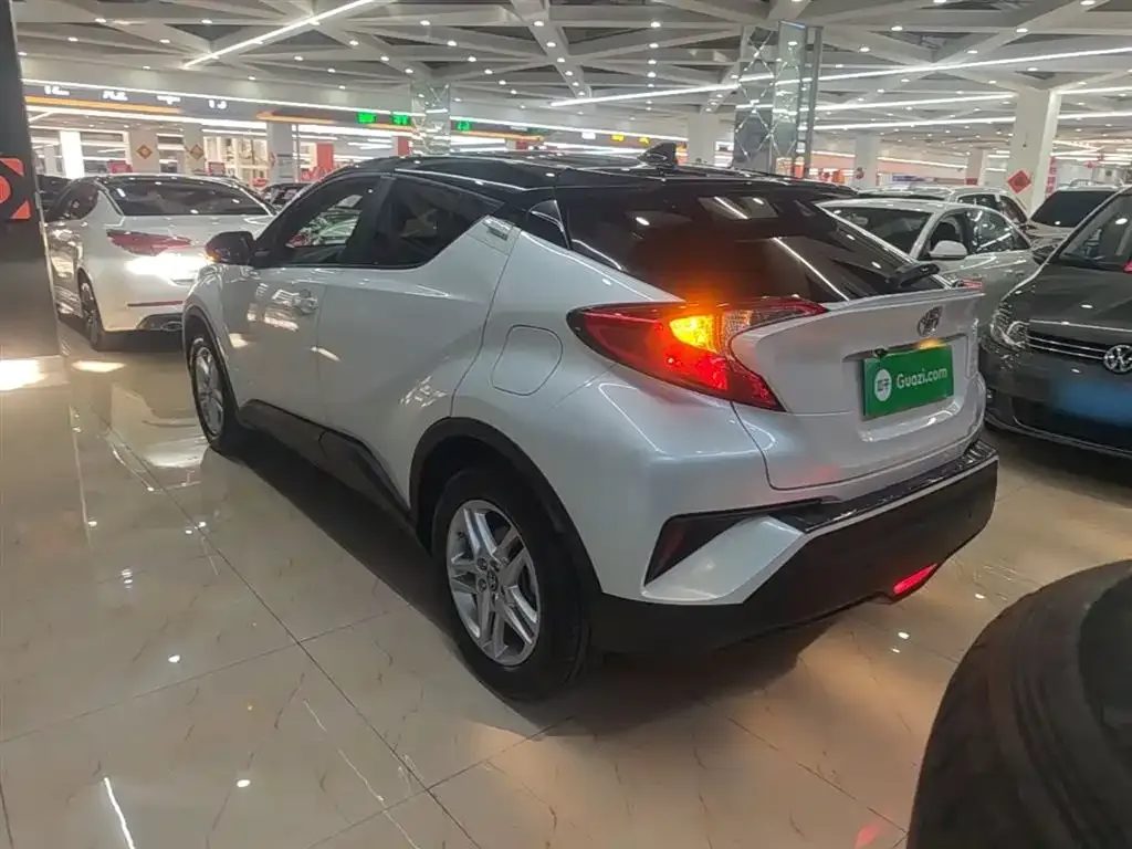 Toyota C-HR — фото 7