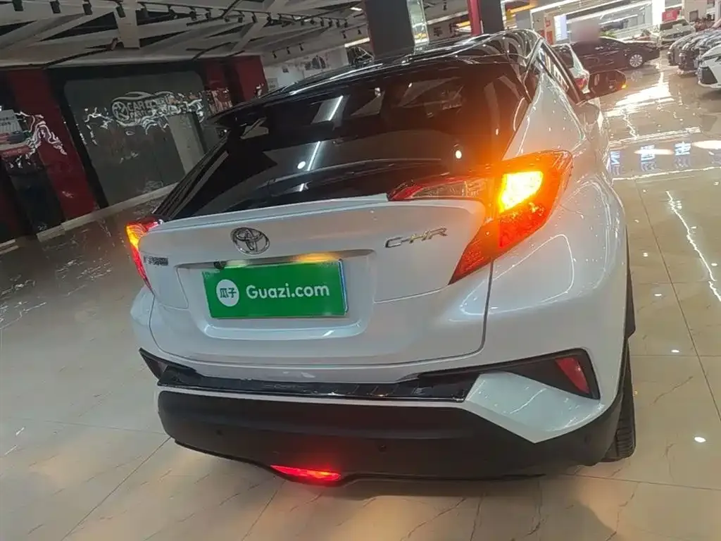 Toyota C-HR — фото 10