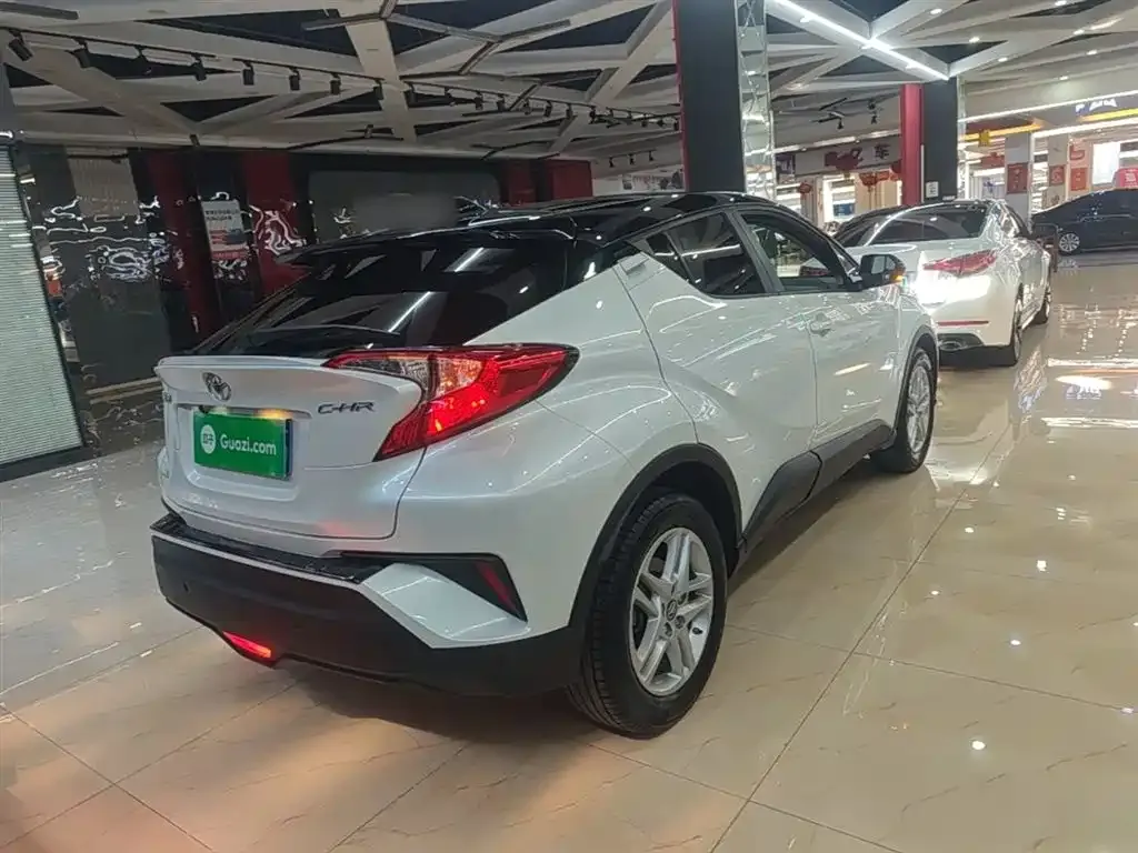 Toyota C-HR — фото 9