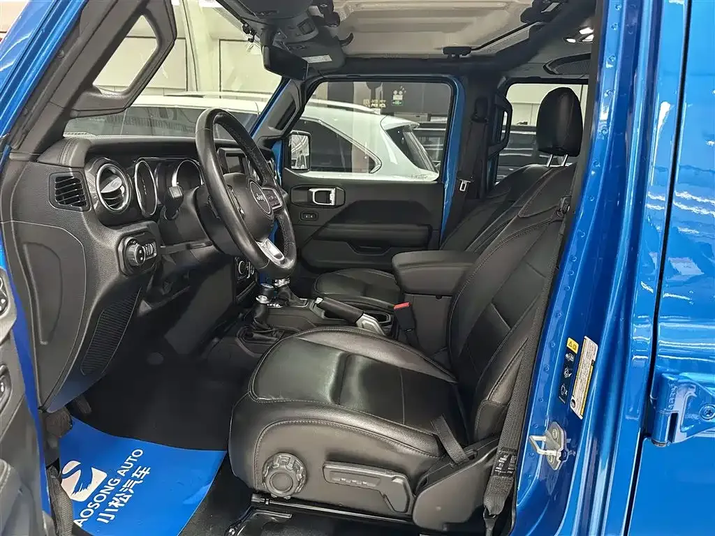 Jeep Wrangler — фото 9