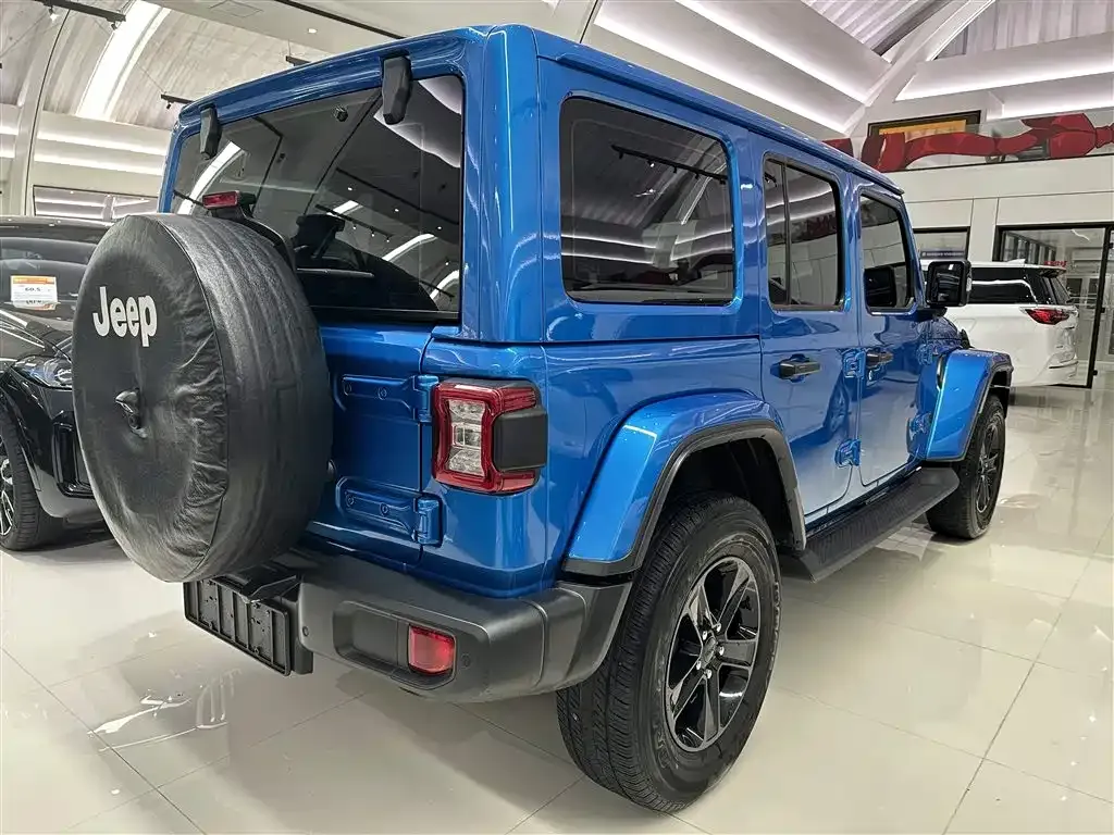 Jeep Wrangler — фото 7
