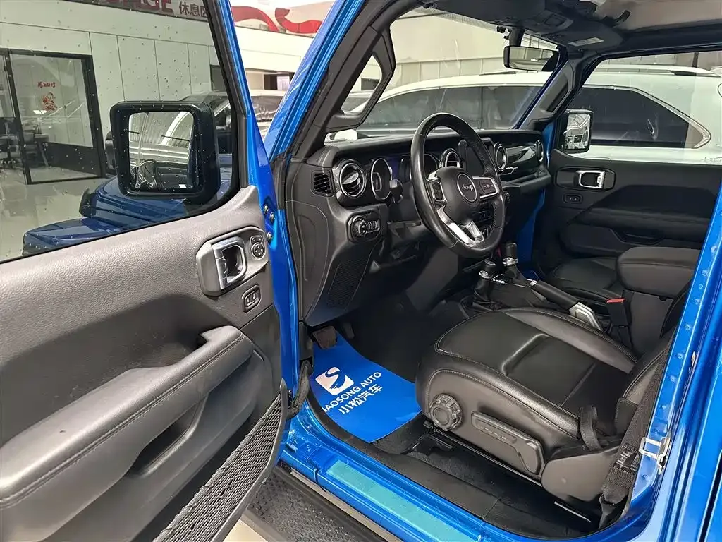 Jeep Wrangler — фото 10
