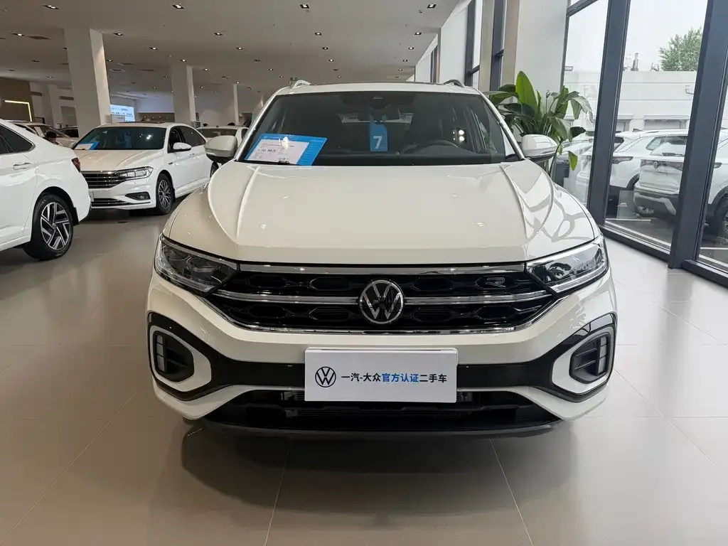 Volkswagen T-Roc — фото 10