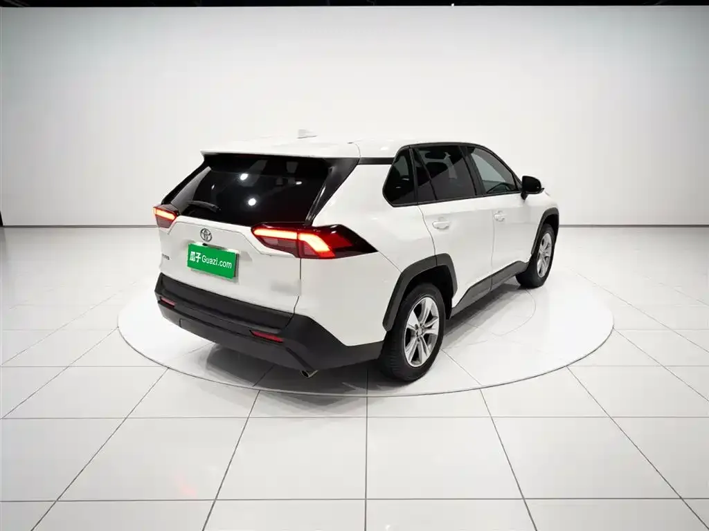 Toyota RAV4 2024 из CN, фото 2