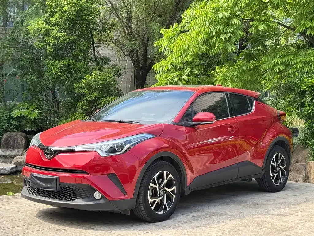 Toyota C-HR — фото 1