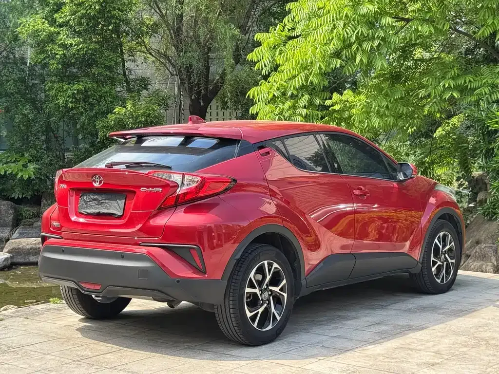 Toyota C-HR — фото 10