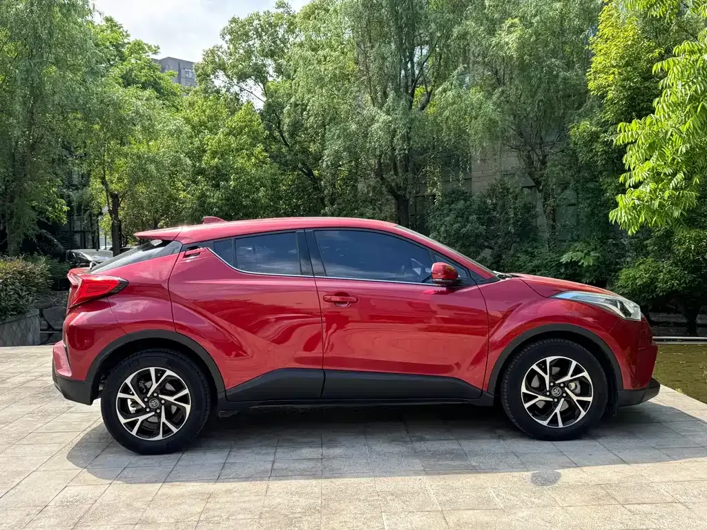 Toyota C-HR — фото 8