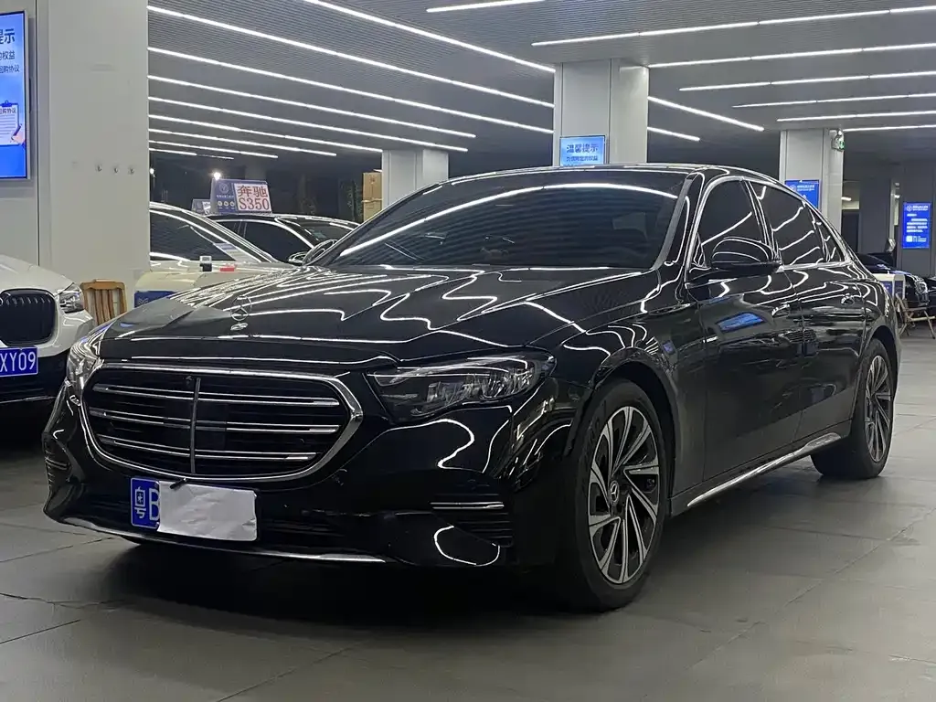 Mercedes-Benz E-Class — фото 1