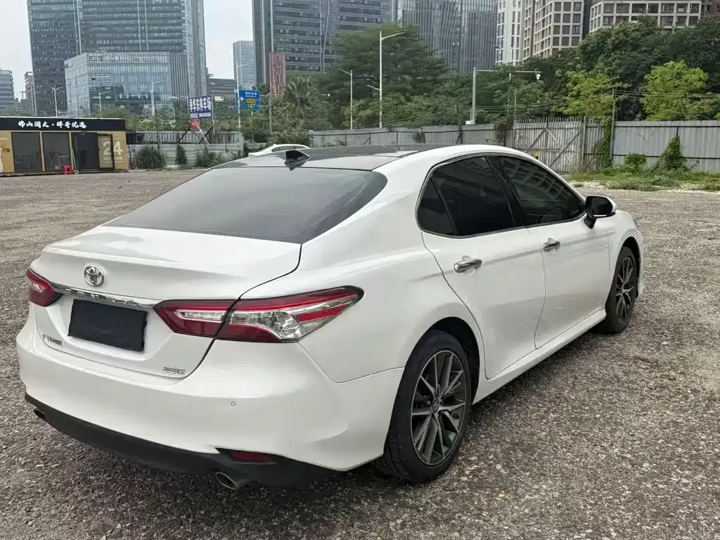 Toyota Camry — фото 6
