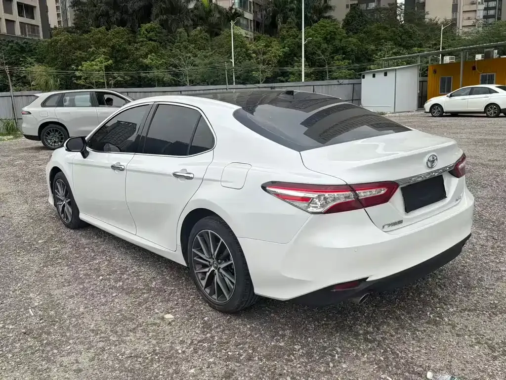 Toyota Camry — фото 7