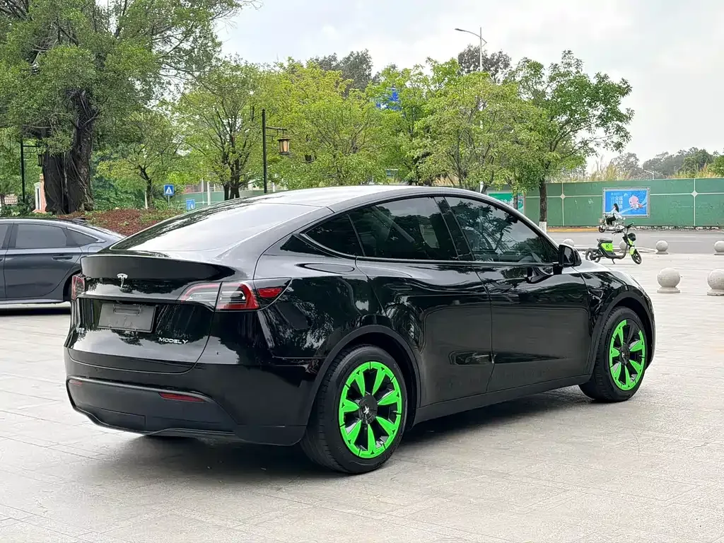 Tesla Model Y — фото 9