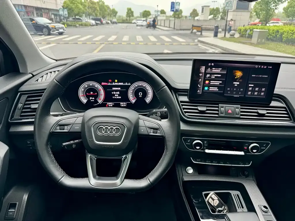 Audi Q5L — фото 6
