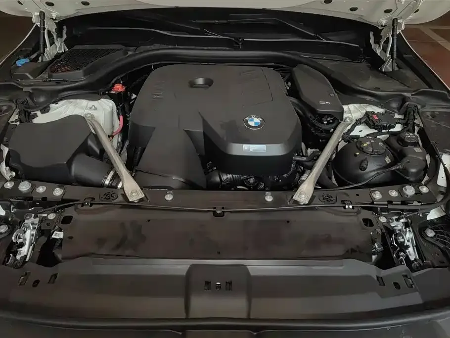BMW 5 Series 2025 из CN, фото 8