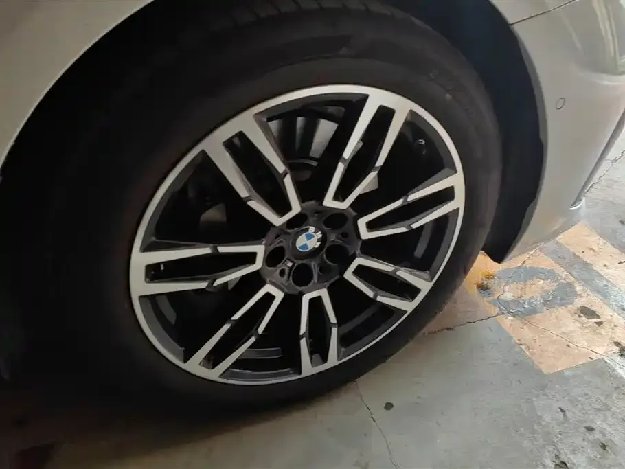 BMW 5 Series 2025 из CN, фото 5