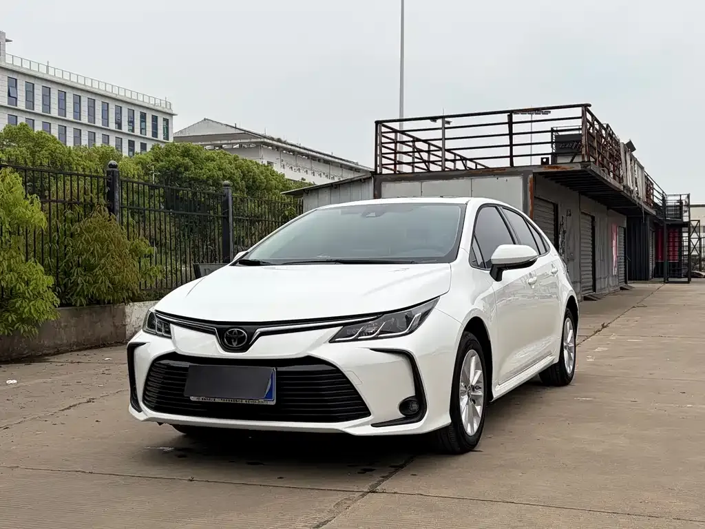 Toyota Corolla — фото 1