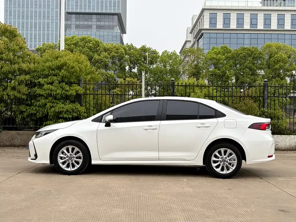 Toyota Corolla — фото 8