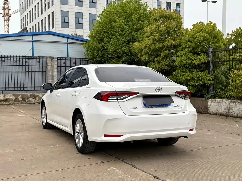 Toyota Corolla — фото 6