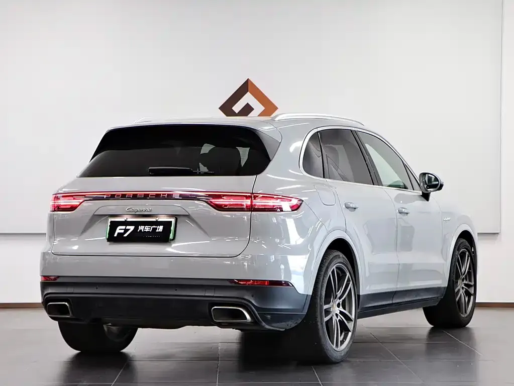 Porsche Cayenne Hybrid — фото 10