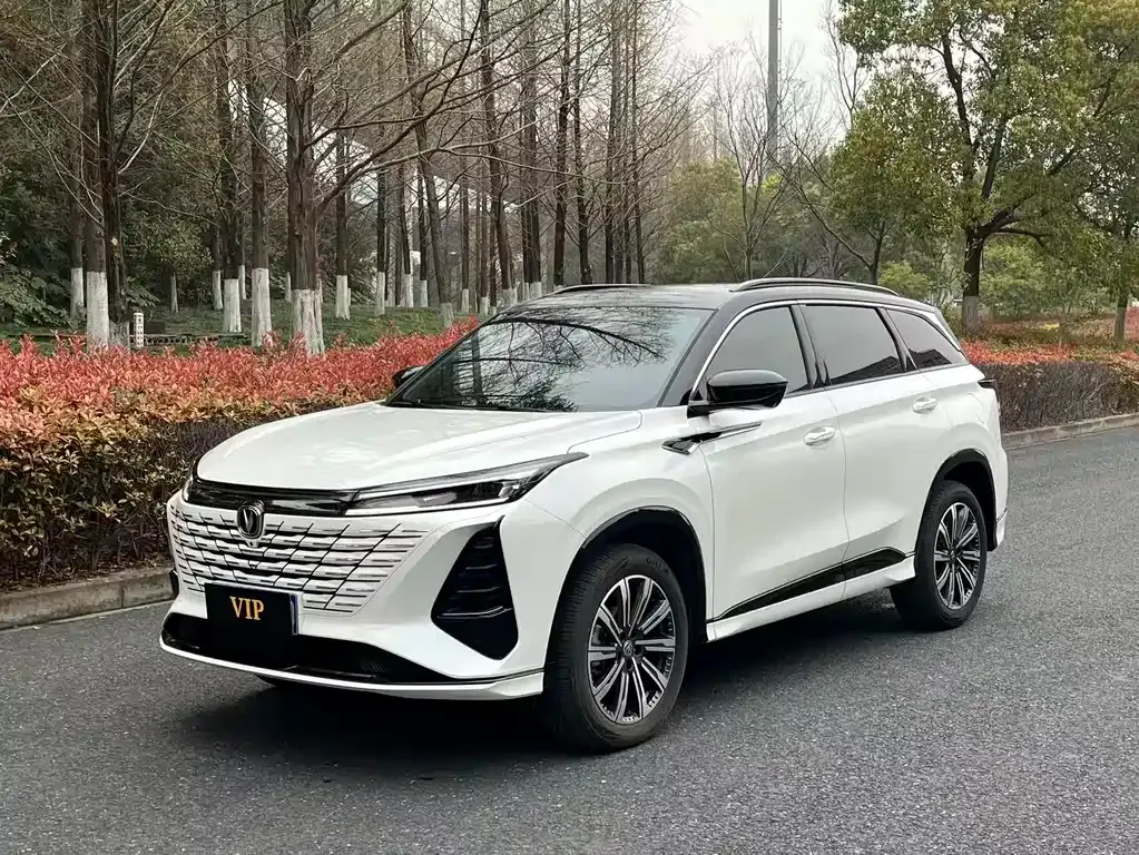 Changan CS75PLUS — фото 1