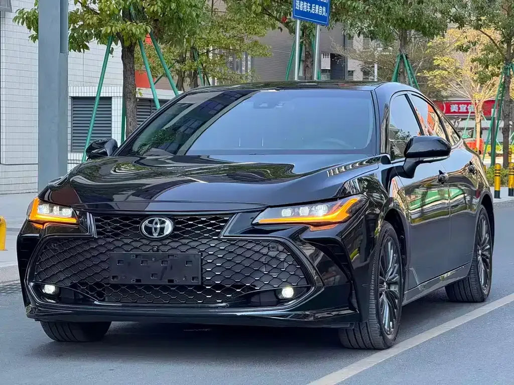 Toyota Avalon — фото 1