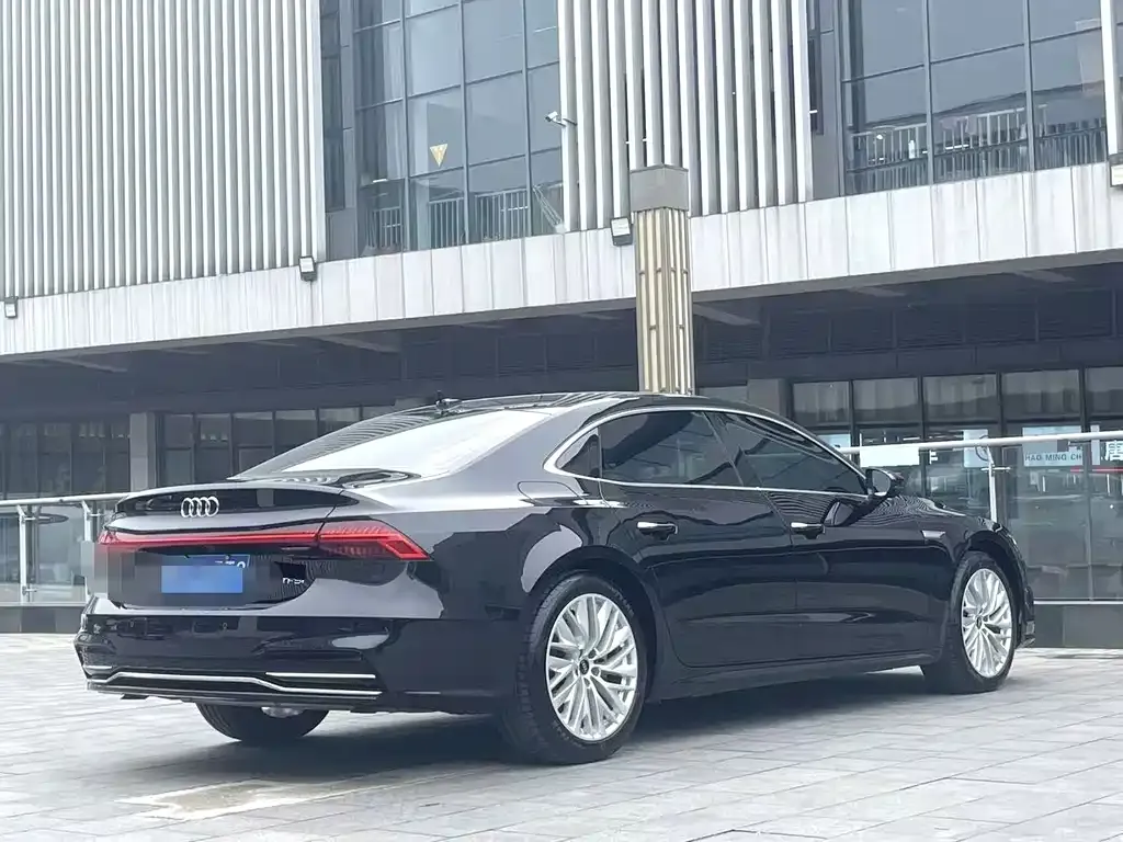 Audi A7L — фото 5
