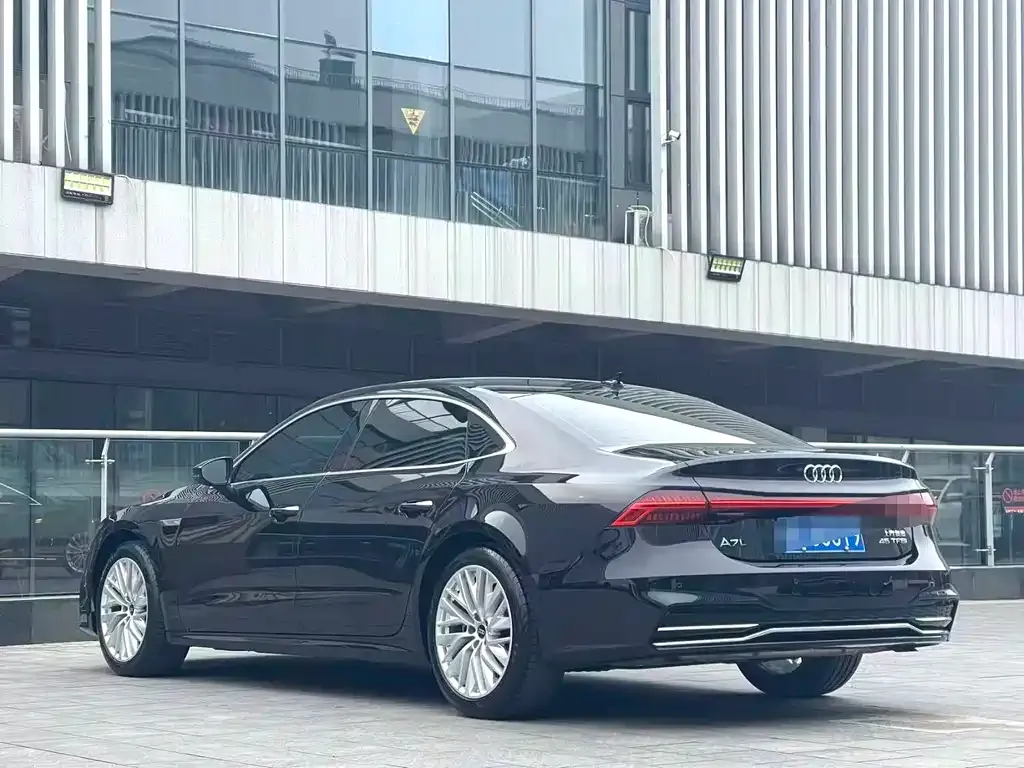 Audi A7L — фото 7