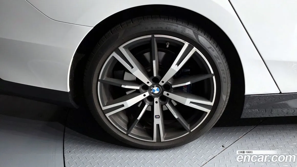 BMW 5-Series 2024 из KR, фото 8