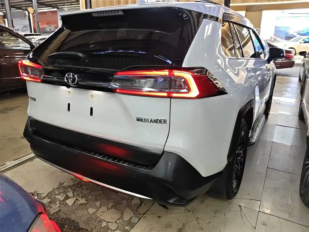 Toyota Wildlander — фото 10