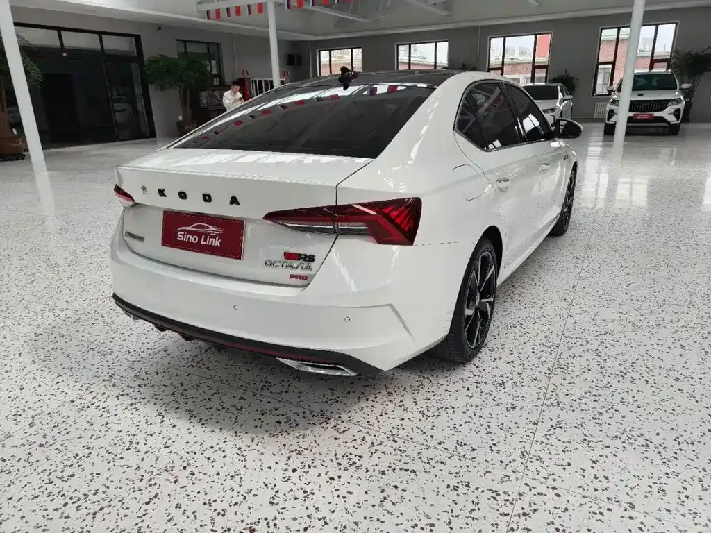 Skoda Octavia — фото 10