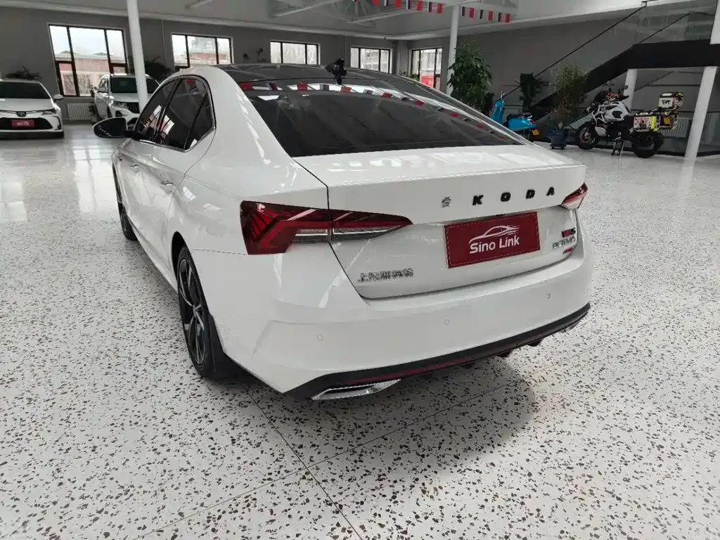 Skoda Octavia — фото 4