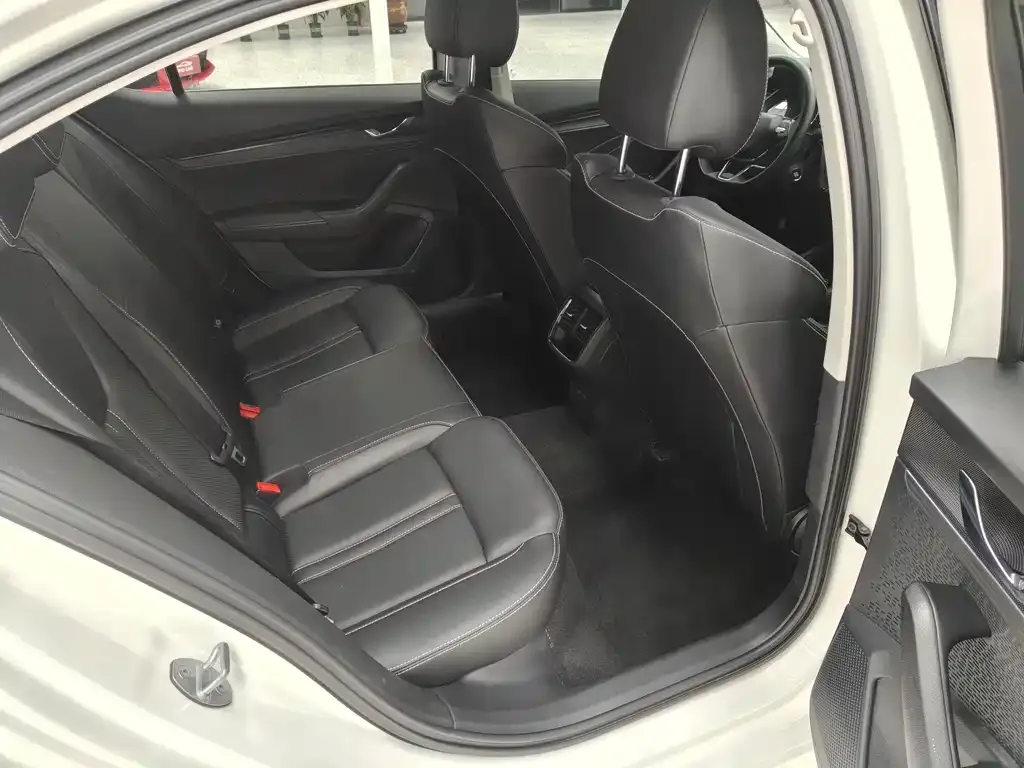 Skoda Octavia — фото 6
