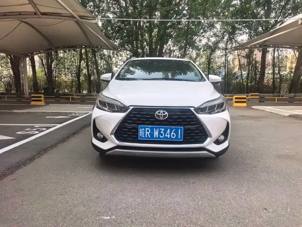 Toyota Yaris L — фото 10