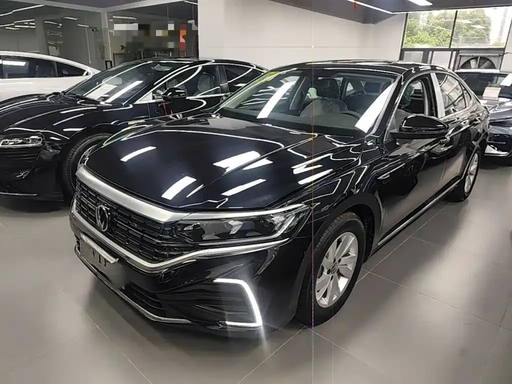 Volkswagen Passat New Energy — фото 10