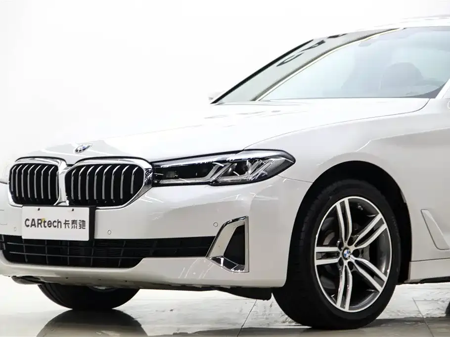 BMW 5 Series — фото 8