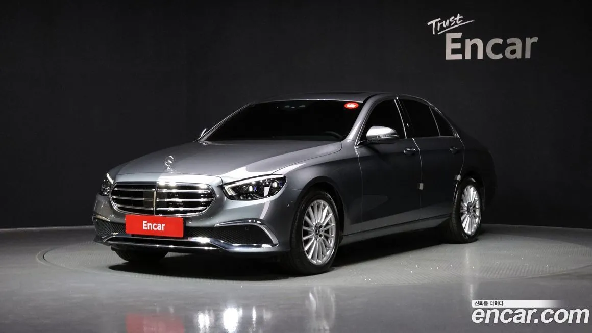 Mercedes-Benz E-Class — фото 1