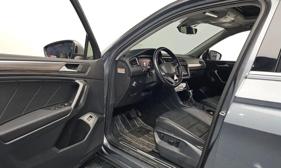 Volkswagen Tiguan — фото 8