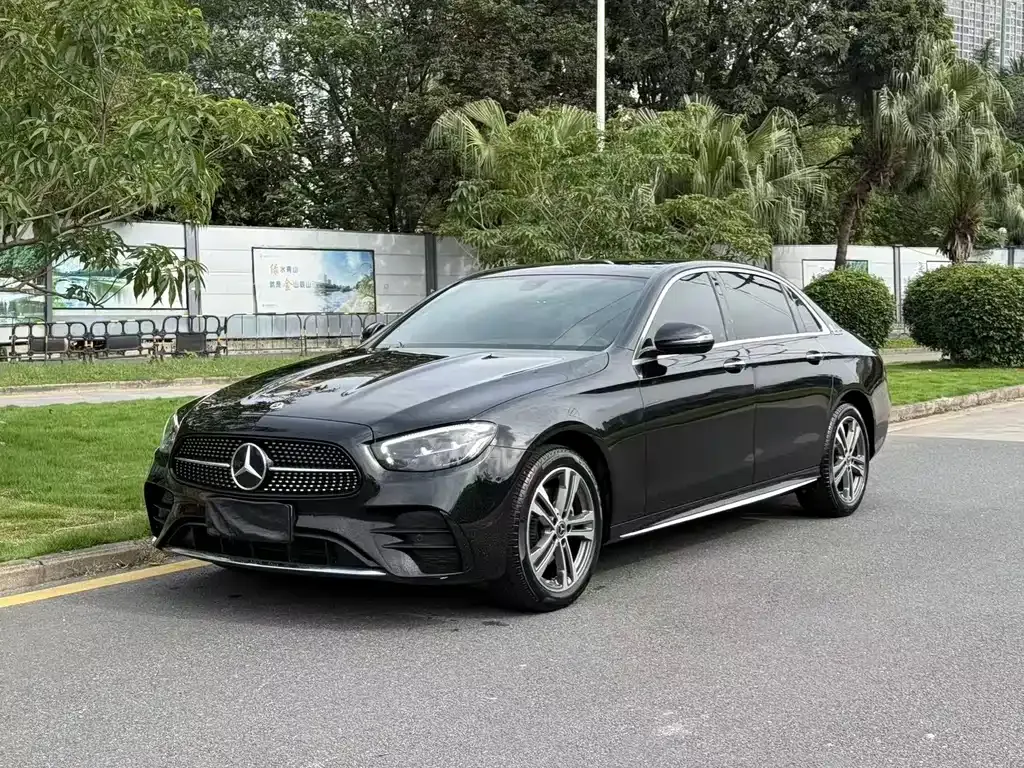 Mercedes-Benz E-Class — фото 1
