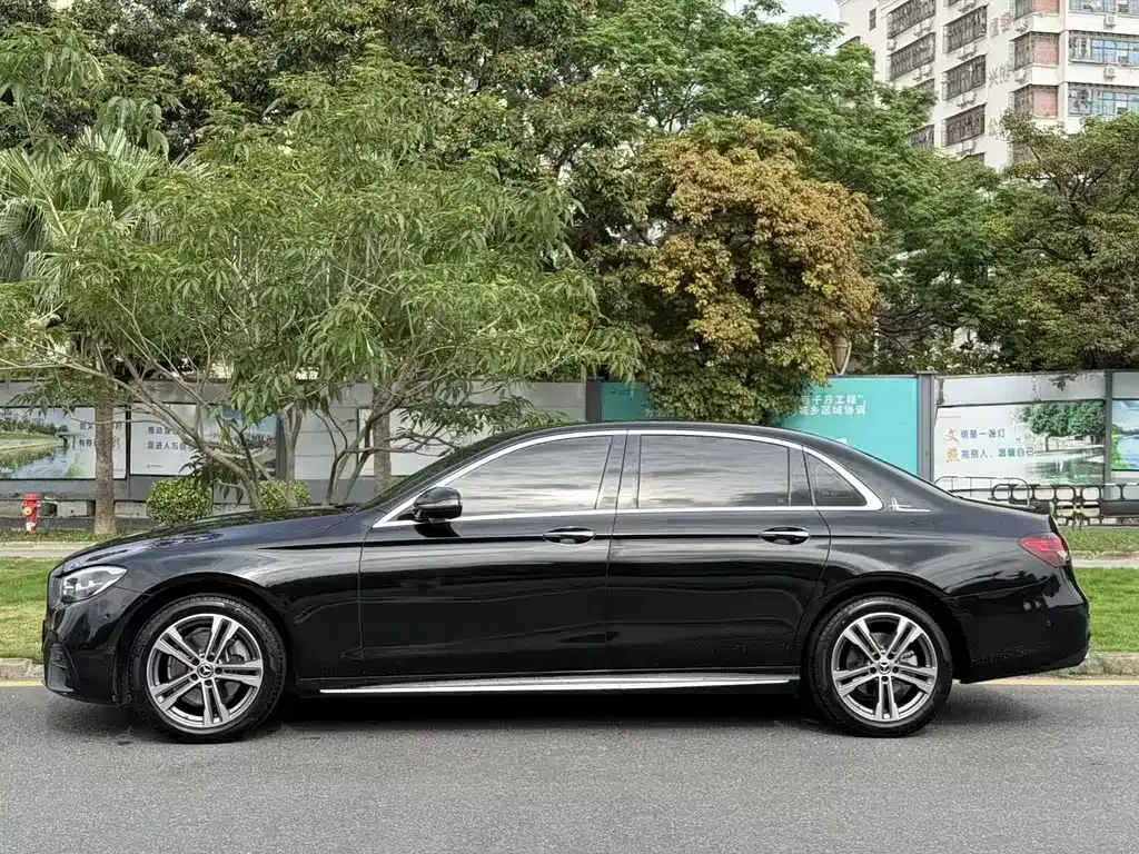 Mercedes-Benz E-Class — фото 2