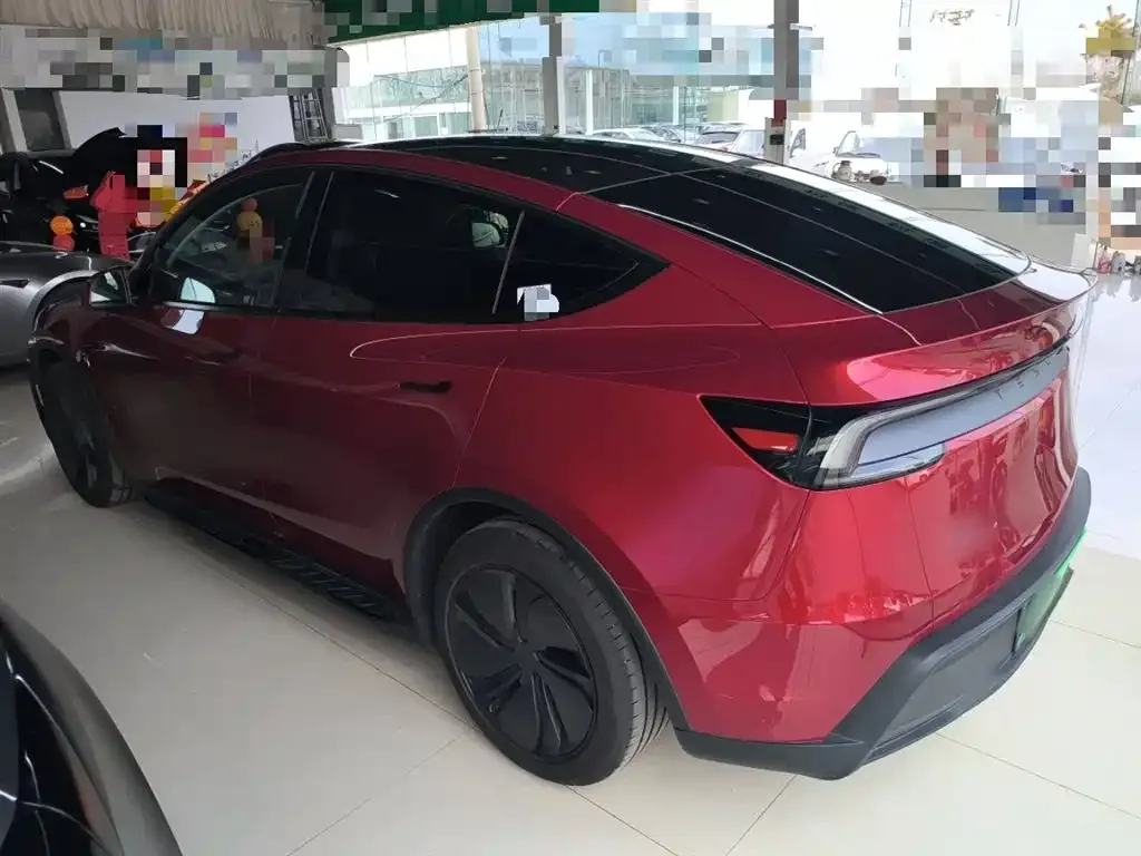 Tesla Model Y — фото 8