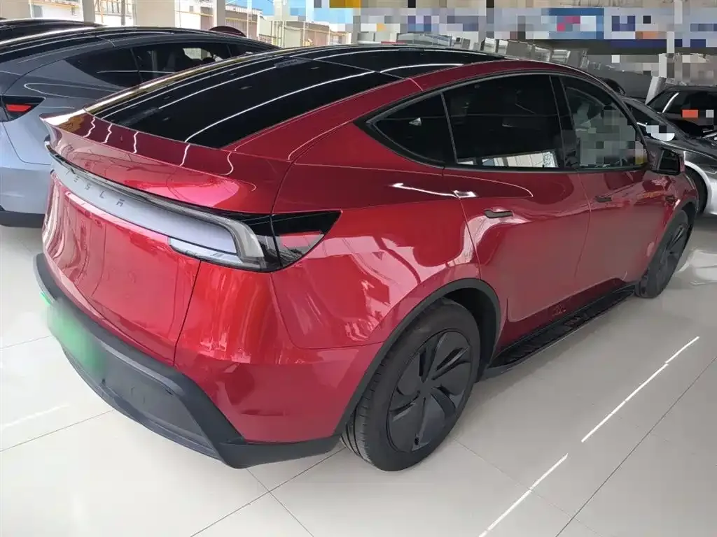 Tesla Model Y — фото 10