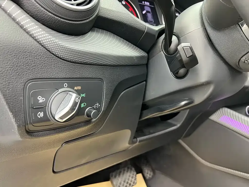 Audi Q2L — фото 10