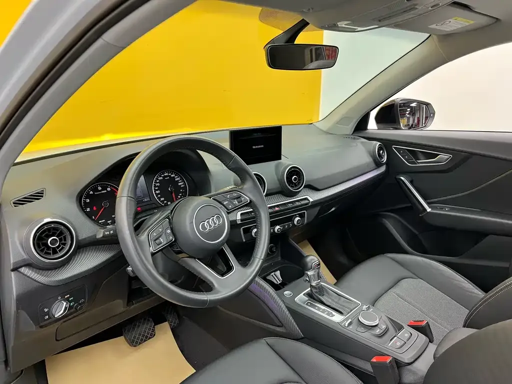 Audi Q2L — фото 7