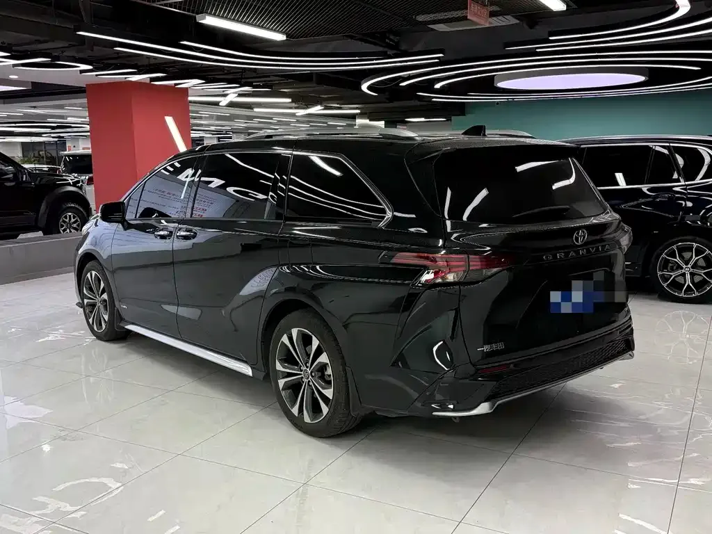 Toyota Granvia — фото 9