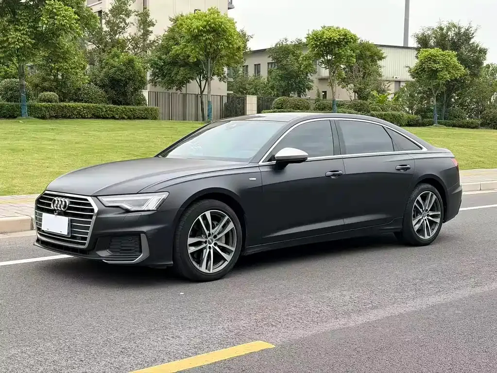 Audi A6L — фото 1