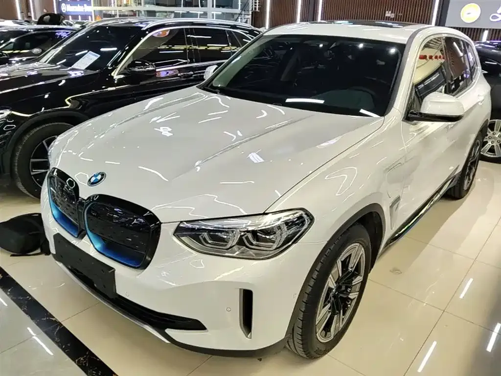 BMW iX3 — фото 6
