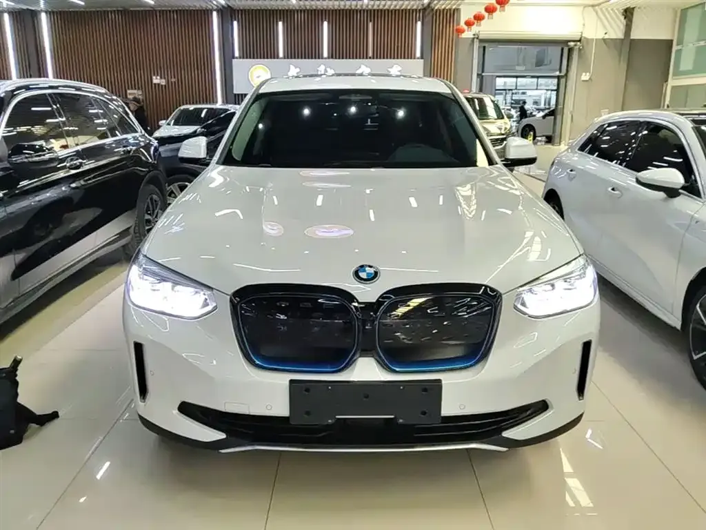 BMW iX3 — фото 4