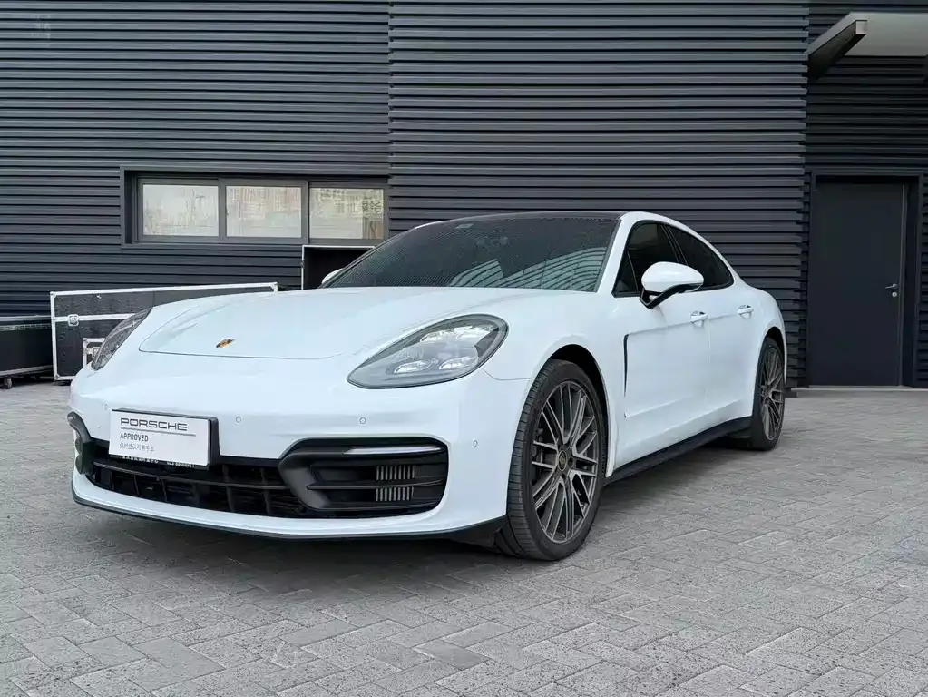 Porsche Panamera — фото 1