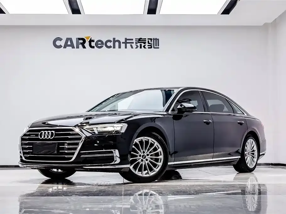 Audi A8 — фото 1